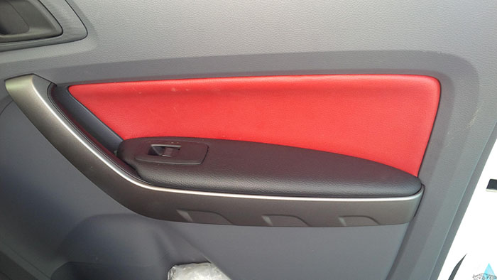 Bọc da Tapi cửa xe cũng giống như việc mặc một chiếc &aacute;o kho&aacute;c cho tapi, gi&uacute;p bảo vệ n&oacute; khỏi c&aacute;c t&aacute;c động g&acirc;y hại b&ecirc;n ngo&agrave;i