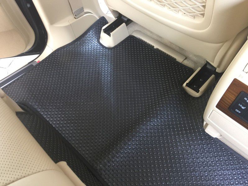 thảm l&oacute;t s&agrave;n xe hơi