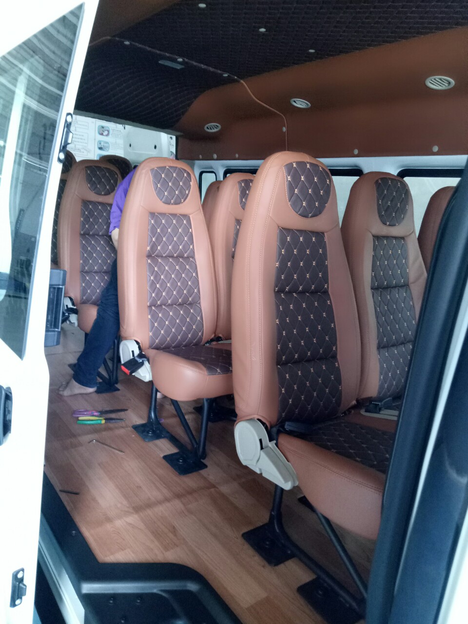 Bọc ghế da xe Ford transit 2018