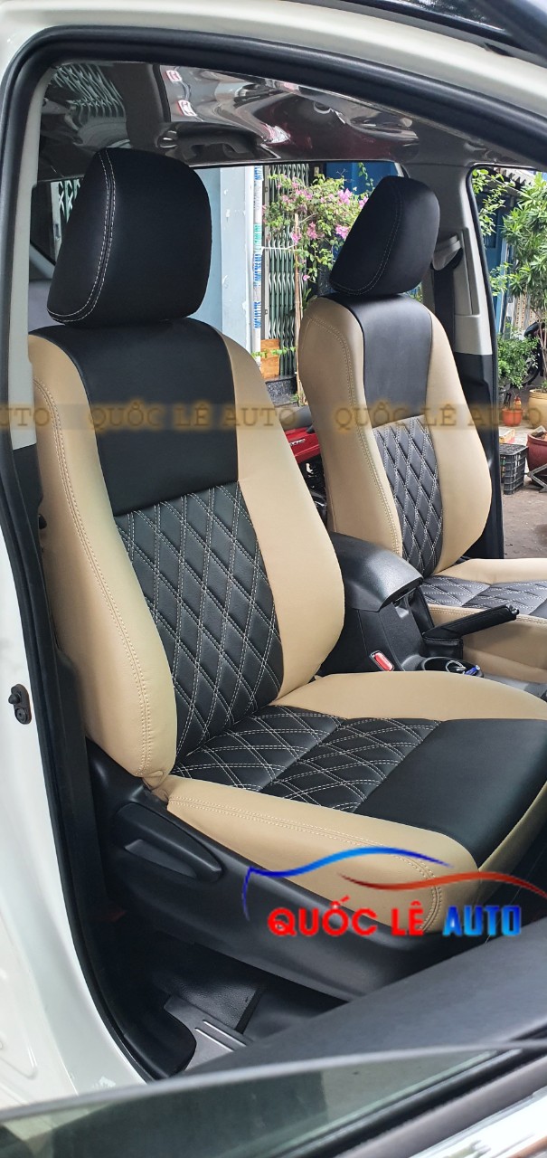 Xe Innova 2017 bọc giả da simili Malaysia phối kem đen