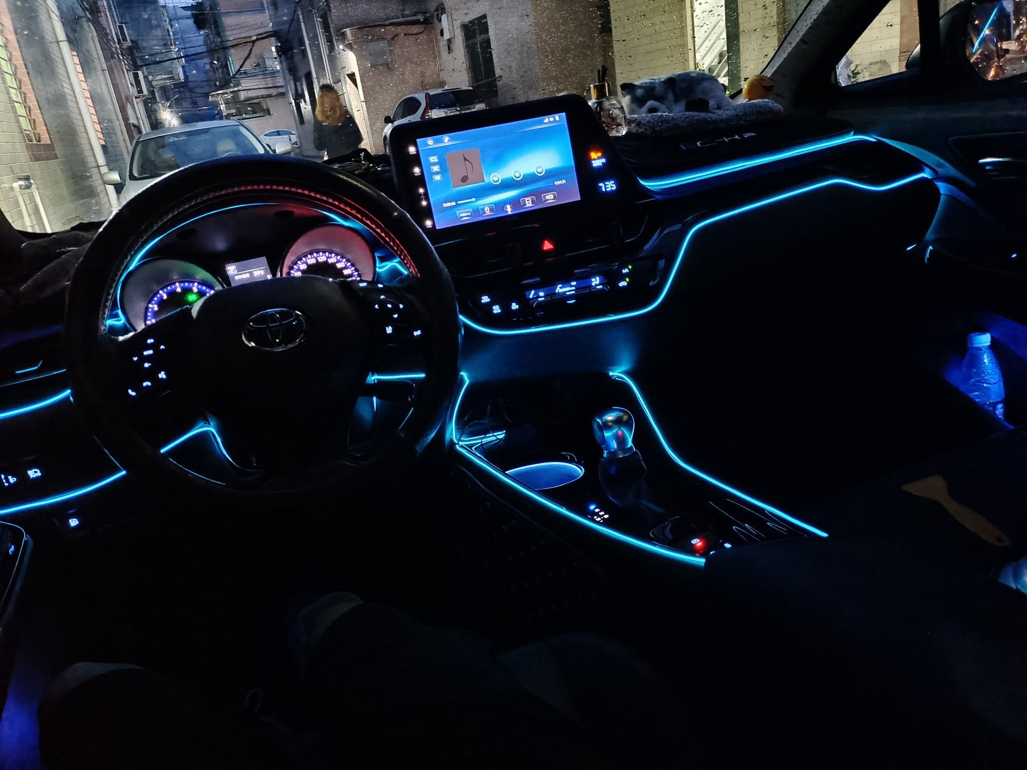 đ&egrave;n trang tr&iacute; oto